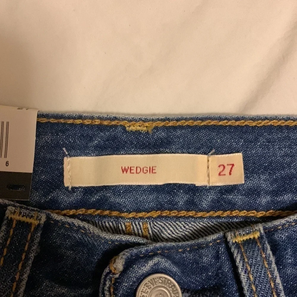 NWT Levis’ Premium Wedgie High Rise Tapered Leg Cotton Jeans, 27 waist - Picture 5 of 10